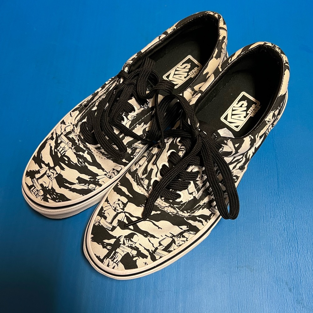 Vans Era Star Wars Darkside Stormtrooper Camo. 
Size: M9.5 W11